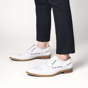 Chaussures habillées Oxford en cuir blanc de haute qualité pour hommes, personnalisables pour les événements professionnels, de bureau et de fête - Product Image 4