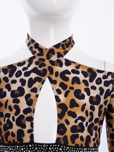 Conjunto de 2 Piezas de Disfraz de Danza para Niñas con Estampado de Leopardo, Top Corto Halter con Hombros Descubiertos y Falda con Flecos, para Actuaciones de Jazz y Baile Latino - Product Image 4