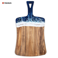 Epoxyhars acacia houten charcuterieplank snijplank ocean beach kaasplank kunst epoxyhars snijplank met handvat