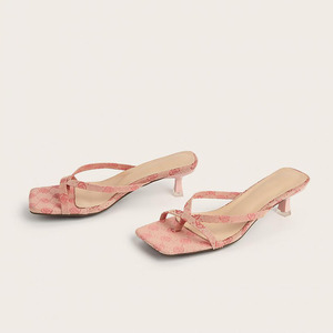 Vente en gros directe d'usine, pantoufles à bout carré, pantoufles à <span class=keywords><strong>talon</strong></span> bas pour femmes, tongs pour femmes, pantoufles de créateur - Product Image 6