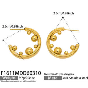 Pendientes Elegantes y Modernos de Acero Inoxidable con Forma de C, Acabado Pulido, de Lujo - Product Image 5