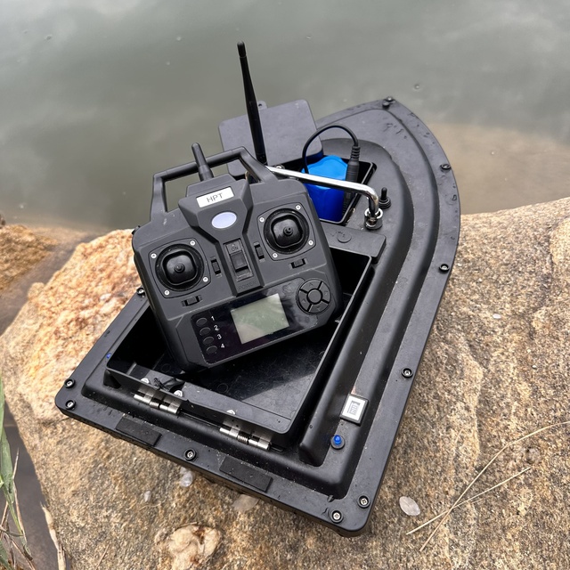 New Carp Fishing Bait Boat Tackle 2kg Loading Rc Bait Boat for Fishing 500m Carp Fishing Bait Boat