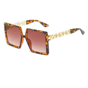 Nuevas Gafas <span class=keywords><strong>de</strong></span> Sol <span class=keywords><strong>de</strong></span> Moda con Protección UV400, Cadena y Montura Grande Cuadrada para Mujer - Product Image 4