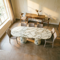 Wabi-Sabi-Stil Ovaler Esstisch mit Zwei Säulen aus Arabescato-Marmor, Geeignet für Naturthemen-Häuser und Minimalistische Cafés