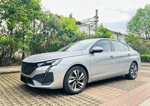 <span class=keywords><strong>Peugeot</strong></span> 408 Édition Latrille 2024 d'occasion avec avertisseur de pression des pneus, rétroviseurs rabattables électriquement, 3 modes de conduite, régulateur de vitesse - Product Image 2