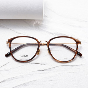 Gafas de Titanio con Montura Ovalada Completa, Color Sólido, Unisex, Ligeras, para Corrección de la Visión en Adultos - Product Image 1