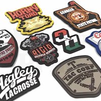 Patch en caoutchouc PVC 3D souple de haute qualité avec logo personnalisé, motif cœur ou fleur, badge personnalisé à fixation auto-agrippante pour uniforme et chapeau