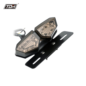 Luce Posteriore LED Universale per <span class=keywords><strong>Moto</strong></span> TDH - Freno/Targa/Indicatori di Direzione Tutto-<span class=keywords><strong>in</strong></span>-Uno, Modello HF102153 <span class=keywords><strong>in</strong></span> Metallo+PC, 12V - Product Image 5