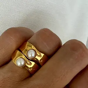 Cincin mutiara baja tahan karat untuk wanita perhiasan berlapis emas PVD pabrikan Tiongkok Anel Anillos acero inoksitable por joyas