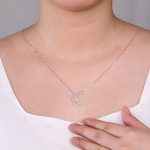 Pendentif Chrétien de Luxe Personnalisé de Haute Qualité en Or Blanc Massif 18K, Forme de Lune, avec Diamant Naturel et Perle d'Eau Douce Certifiée GIA - Product Image 2