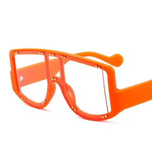Nouveauté 2021 : Lunettes de soleil de luxe pour femme, design tendance, en plastique, style vintage, rivets colorés, monture monobloc - Product Image 6