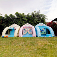 Jeux de Carnaval Gonflables Commerciaux Pastel 4-en-1 : Stand de Jeux Sportifs, Lancer de Cerceaux, Basket-ball, Tir au But pour Location de Structures de Jeux Souples