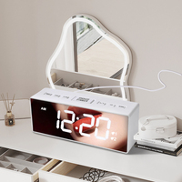 Intelligenter FM-Radio LED Digitaler Elektronischer Wecker Spiegel-Tischuhr mit Datum, Temperatur, Einstellbarer Lautstärke und Helligkeit für Zuhause, Büro und Schlafzimmer