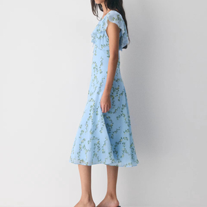 เดรสสีฟ้าอ่อนพิมพ์ลายดอกไม้แบบเปิดไหล่ กระโปรงลำลองชายระบายทรงเอไลน์ ความยาวปานกลาง เหมาะสำหรับงานแต่งงาน วันหยุดพักผ่อน หรือใส่ไปงานเลี้ยงฤดูร้อน - Product Image 3