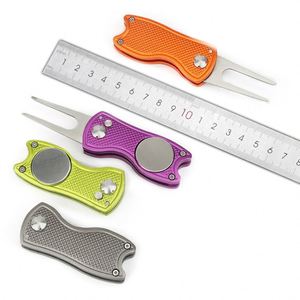 Fourche de golf pliable en métal personnalisée avec logo, outil de réparation de divots, marqueurs de balle de golf et accessoires de réparation avec clip magnétique pour chapeau - Vente chaude - Product Image 5