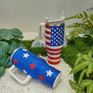 Grosir 40OZ Bling berlian imitasi bendera Amerika Tumbler USA Diamond Glitter Tumbler dengan pegangan