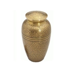 Urne classique en métal faite à la main de conception de vente chaude pour les cendres Urnes de crémation en laiton faites à la main décoratives et design antiques pour les cendres - Product Image 5