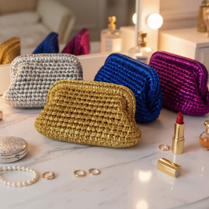 Borse da Sera per Donna con Motivo Pelle di Serpente Metallizzata, Realizzate a Mano in Materiale Poliestere di Lusso, con Tracolla a Catena - Product Image 1