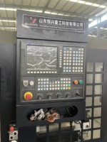Tour CNC à entraînement par courroie, à entraînement central, avec roulement à billes pour usinage en série de tuyaux, à bas prix et haute efficacité