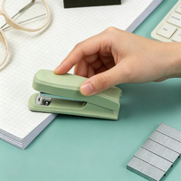 Mini Agrafeuse Macaron Rose Bleu Vert Mignonne Compacte pour Bureau et Étudiants – Idée Cadeau