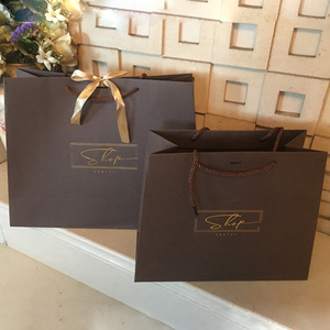 Sacchetti di Carta Artistica Personalizzati per Abbigliamento, Accessori Moda, con Logo a Nastro, Regali Aziendali, Shopping per Calze, Scarpe, Pellicce - Product Image 3