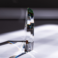 Trophée en cristal optique K9 poli à la main - Design géométrique moderne, effet lumineux irisé, gravure au laser, impression par transfert thermique