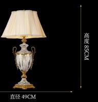 Lampe de table en laiton moderne haut de gamme d'inspiration européenne tout en cuivre Villa Palace Design AC Power Trophy Shape for Living Room