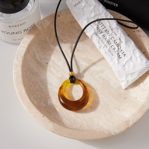 Collier pendentif en résine, design géométrique rond pour femme, chaîne de pull, bijoux, origine Yiwu - Product Image 4