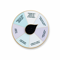 Broche rotative en alliage de zinc, émail dur personnalisé, roue tournante, placage or, objet de collection artistique, cadeau, OEM ODM, vente en gros d'usine