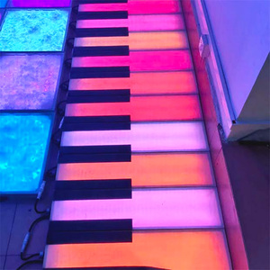 Prix de gros d'usine, sol de danse LED à miroir infini 3D en acrylique résistant à la chaleur pour zone interactive de parc à thème - Product Image 1