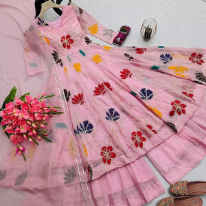 Elegante Vestido Moderno de Georgette con Bordado Estampado, Salwar Kameez Lavanda para Fiesta con Dupatta de Secado Rápido - Product Image 1