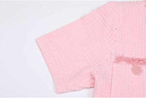 Disponibile in Stock Abito da Donna a Tinta Unita Collezione 2025 di Alta Qualità Lavorato a Maglia con Maniche Corte e Scollo a O, Decorato con Perline e Volant, Vestibilità Aderente e Lunghezza <span class=keywords><strong>Midi</strong></span> - Product Image 6