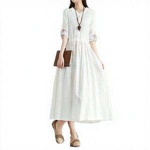 Robe d'été décontractée pour femme, unie, taille naturelle, manches courtes, col en V, longueur midi, brodée, écologique, respirante, en tissu peigné - Product Image 3