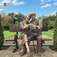 Statues personnalisées TREVI en bronze d'un vieux couple sur un banc, sculpture moderne pour ornement de parc ou de jardin