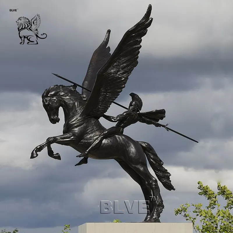 BLVE personnalisé grandes Sculptures de guerrier Pegasus en métal extérieur en laiton Bronze statues de soldat de cheval d'équitation grandeur nature
