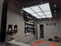 Panneau lumineux à LED pour plafond de garage et d'atelier