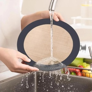 Ensemble <span class=keywords><strong>de</strong></span> tapis <span class=keywords><strong>de</strong></span> cuisson en silicone <span class=keywords><strong>de</strong></span> 9 pouces, tapis <span class=keywords><strong>de</strong></span> cuisson antiadhésif réutilisable, feuilles <span class=keywords><strong>de</strong></span> pâtisserie pour gâteaux, pizzas, pour moules à fond plat - Product Image 6