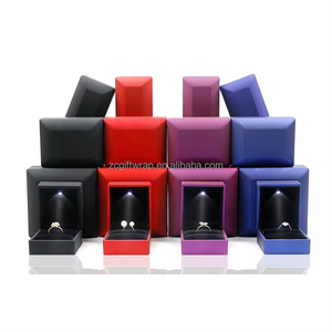 Factory Direct Supply Schmucks cha tullen Neueste Led Custom Logo Schwarze Verlobung sring Box mit LED-Licht - Product Image 3