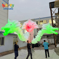 Dragon gonflable géant à trois têtes avec lumière LED, mascotte de dragon gonflable à main pour défilé nocturne