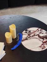 Ensemble de table basse ronde moderne et mobile pour salon avec plateau en marbre et mélange de bois