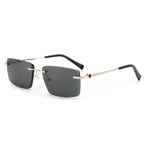 Gafas de Sol Sofisticadas con Gradiente Azul Cielo, Montura Metálica Dorada con Bordes Grabados Ornamentales, Gafas de Moda para Hombre y Mujer - Product Image 2