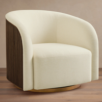 Fauteuil d'appoint pivotant moderne en tissu bouclé crème avec base sur piétement à lattes en bois, personnalisable, vente en gros