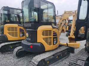 Mini-excavatrice compacte Komatsu PC35MR 3T d'occasion |   Mini-pelle légère de fabrication japonaise pour travaux utilitaires - Product Image 6