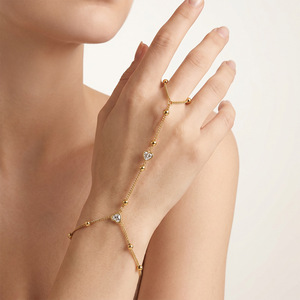 Pulseras Sencillas <span class=keywords><strong>de</strong></span> Acero Inoxidable con Baño <span class=keywords><strong>de</strong></span> <span class=keywords><strong>Oro</strong></span> <span class=keywords><strong>de</strong></span> 18K <span class=keywords><strong>para</strong></span> Mujer, Joyería Festiva, Cadena <span class=keywords><strong>de</strong></span> Mano con Corazón <span class=keywords><strong>de</strong></span> Zirconia, Pulsera <span class=keywords><strong>de</strong></span> Dedo - Product Image 1