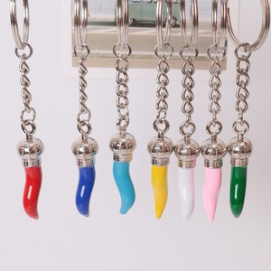 Portachiavi a Corno Italiano con Peperoncini Verdi e Rossi in Lega Smaltata, Ciondolo Peperoncino, Charm per Borse, Gioielli, Regali - Product Image 4