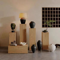 Plateformes d'exposition originales en bois massif de style Wabi-Sabi, bases carrées en bois, tabourets bas, tables d'angle, consoles, faites à la main