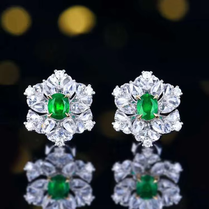 Boucles d'oreilles SGARIT personnalisées en or blanc 18 carats avec émeraudes vertes vives naturelles de 0,61 carat taille ovale pour femmes - Product Image 1