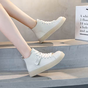 Moda moda moderna di lusso <span class=keywords><strong>scarpe</strong></span> alte in pelle stile coreano semplice Casual piccole <span class=keywords><strong>scarpe</strong></span> <span class=keywords><strong>bianche</strong></span> per uomo e <span class=keywords><strong>donna</strong></span> - Product Image 2