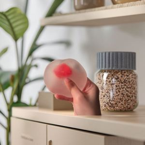 ของเล่นบีบโมจิสตรอว์เบอร์รี่ขนาด 6 ซม. ให้ความรู้สึกดีเยี่ยม นุ่มมาก บรรเทาความเครียด ของขวัญสำหรับเด็กและผู้ใหญ่ ช่วยคลายความเหนื่อยล้า - Product Image 3