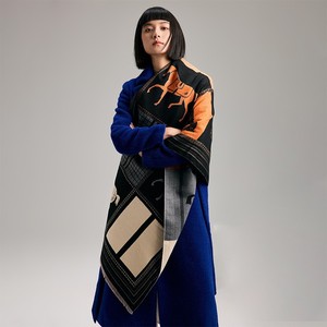 Sciarpa di Lusso con Motivo Equestre per Donne, Stile Vintage a Blocchi di Colore, Grande Scialle per Outfit Quotidiani Autunno-Inverno, Idea Regalo - Product Image 2